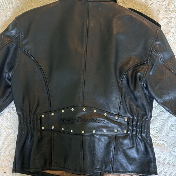 Vintage woman’s Medium Harley Davidson Leather riding jacket zippers and buckles - Picture 8 of 14